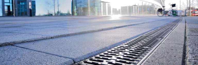 Rejilla de Acero para Canal de Concreto Polimérico ACO Drain – KlassikDrain por Grupo Rivend Mexico