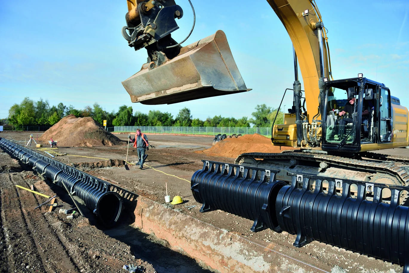 Instalacion de ACO QMax Drenaje de Alta Capacidad y Resistencia con Maquinaria Pesada Proyecto por Grupo Rivend Mexico